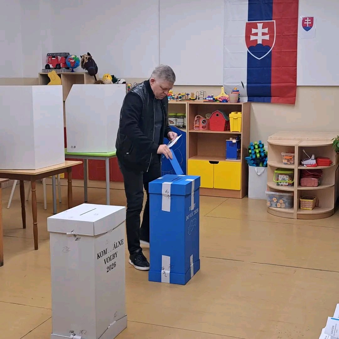 eva212adam's tweet photo. 7:00 h
Neplánoval som to, ale vo volebnej miestnosti som bol prvým voličom. Želám každému pekný deň a šťastnú ruku v komunálnych voľbách.
@RobertFicoSVK 
#LulaNaGlobo  #FlavioDefensorDeAssassino  #slovakia https://t.co/jQa3ANg7e4