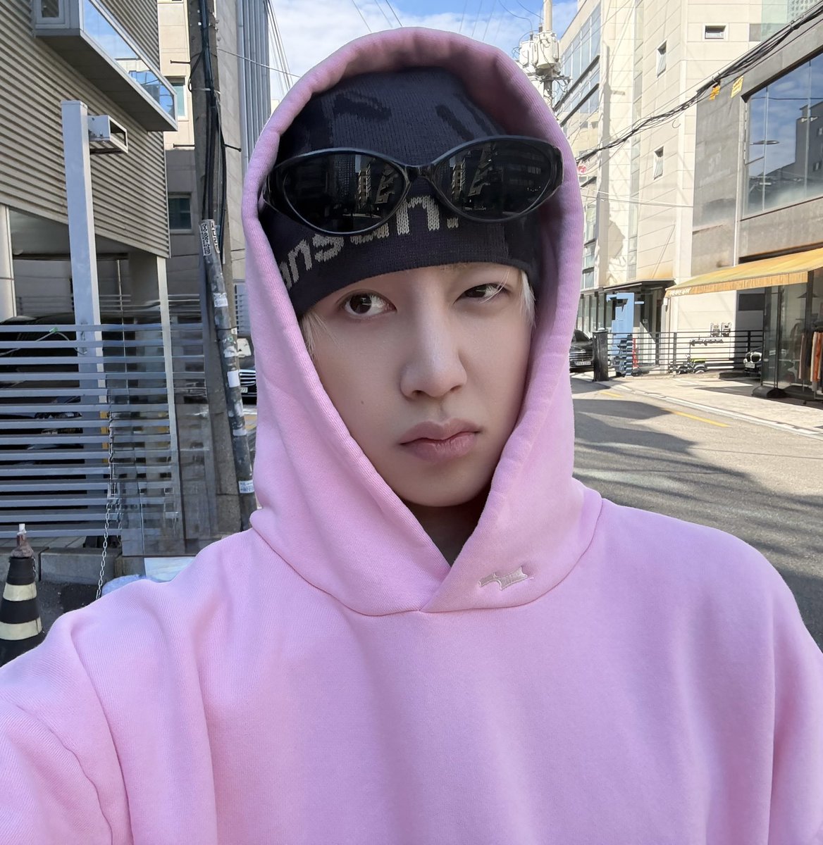 xlkhunter's tweet photo. @kwonohyulx Kenapa sih? Ini pink juga cakep https://t.co/mJloTSFxdd