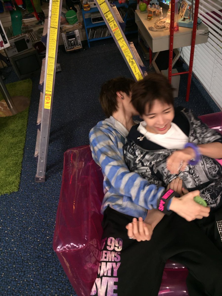 Iuckryo's tweet photo. 🦭: sakuya is the type to approach you first in order to get close to you 
🥐: i’m not really that type, its just that its you i wanted to get close to https://t.co/ZOLRxgx9jU
