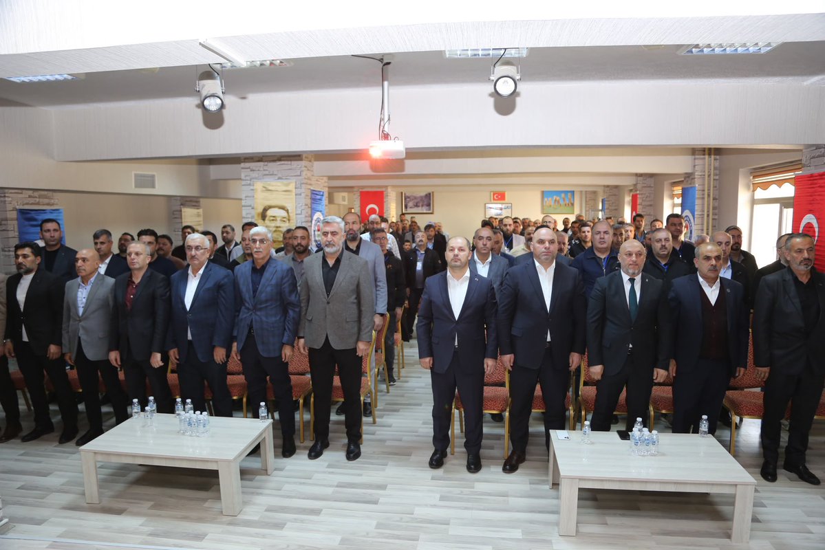 EnginGunceoglu's tweet photo. Eğitim-Bir-Sen Bitlis 1 No’lu Şube İl Kongresi’ne katılarak dava ve yol arkadaşlarımızla bir araya geldik. 

Birlik, beraberlik ve dayanışma ruhumuzun daim olmasını diliyor; kongremizin sendikamız ve eğitim camiamız için hayırlara vesile olmasını temenni ediyorum. https://t.co/c3DbyaWcXK