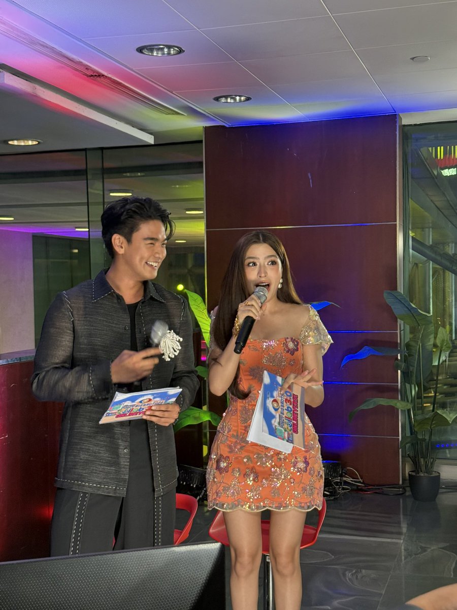 PBBabscbn's tweet photo. Yoo-hoo! Dito ang tingin!!! 
Online Verse na! 🙏✨🙏

#PBBCollab3point0 https://t.co/v1KTirUaiT