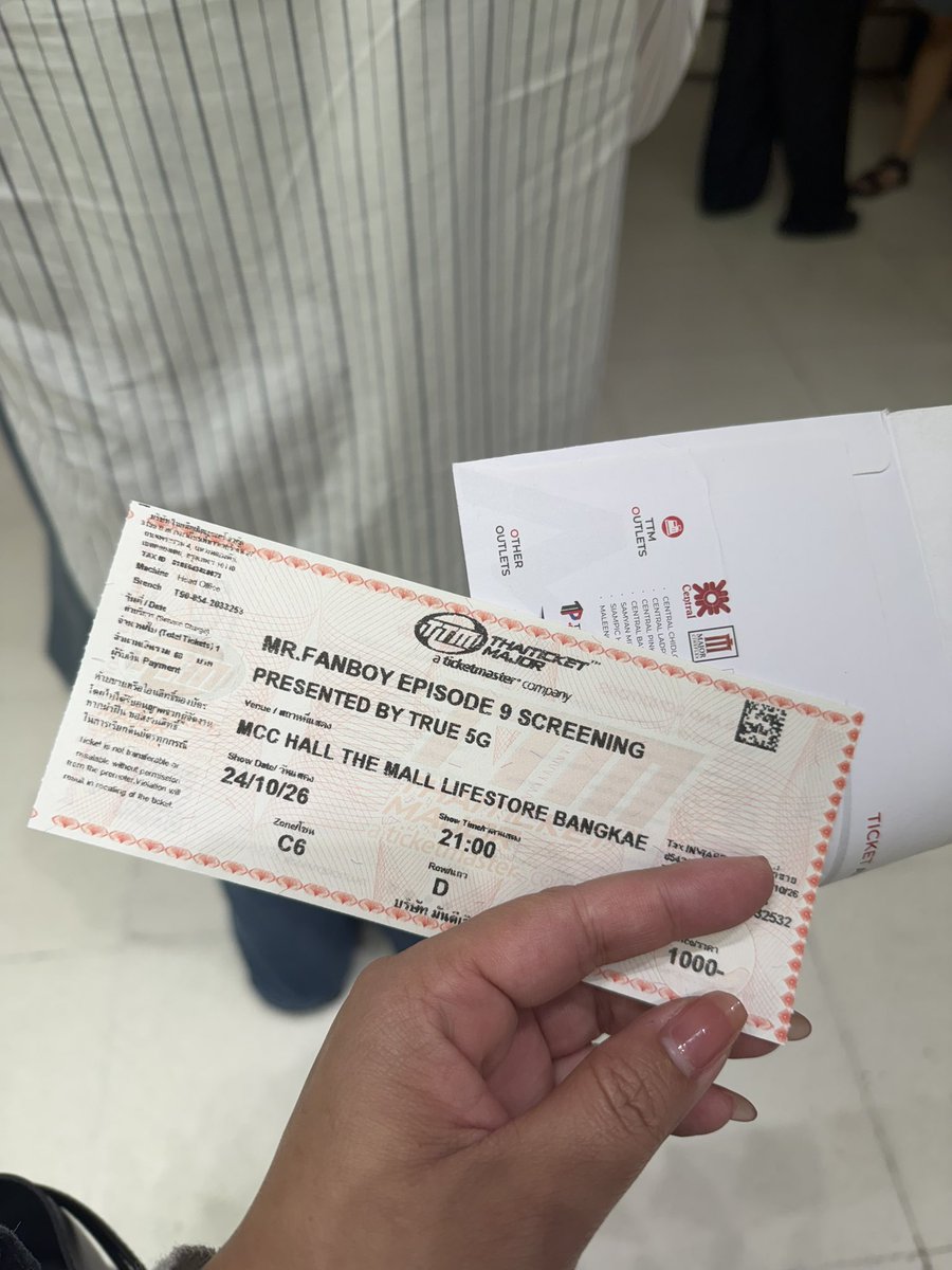 vovorawan's tweet photo. WTS / ปล่อยบัตรแฟนบอย EP.9  
‼️ ราคาเทๆ 500.- นัดรับหน้างานตอนนี้ได้เลย ‼️

 Zone C6 แถว D
•  poster + photocard 
•  บัตรแข็ง
 
#รักสุดใจนายแฟนบอยSeries
#MrFanboySeries
#ตลาดนัดอู่อู๋เซฟ https://t.co/lRZClbx5JX