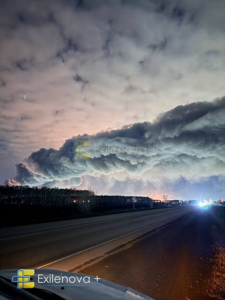 Q0MT6pFmbVqynsM's tweet photo. Момент атаки дальнобойного ударного БПЛА FP-1 на логистический хаб Ozon в Омске, который использовался Министерством обороны РФ для собственных нужд. https://t.co/qgJ9utjZfe
