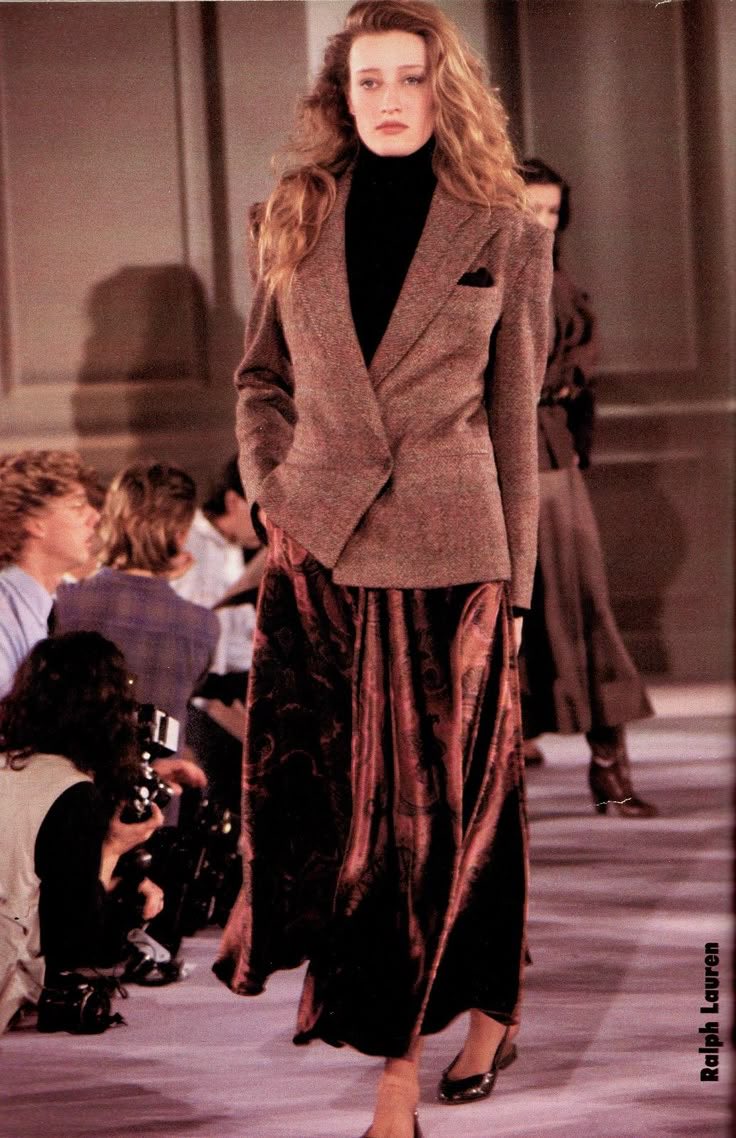 theclassycolumn's tweet photo. Ralph Lauren Fall & Winter 1986-1987
#fashionarchive #fashionbrand #FashionWeek #moodbaords #ralphlauren #clothes #FashionInspo #fashionbloger #FashionLover #inspo #ClassyStyle #elegant #elegantstyle #timeline #magazine #TrendingNow #autumn #80s #vintagebabe #vintage #digitaldesign #creators #editor #EDITORIAL