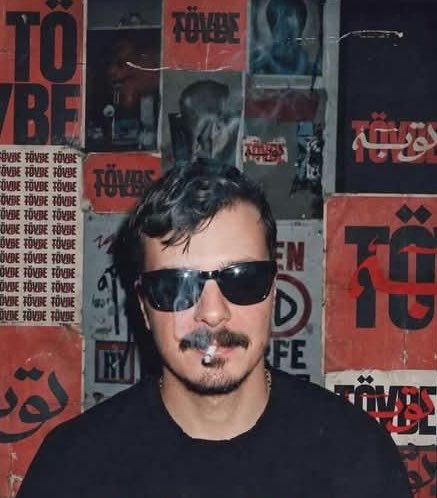 DogK1lla's tweet photo. UZI FEATİ GELMEDİ
YENİ ALBÜMÜ GELMEDİ
DÜET ALBÜM GELMEDİ
DAYI SEN NE İŞE YARIYON AMK https://t.co/ZOX5nboXWX