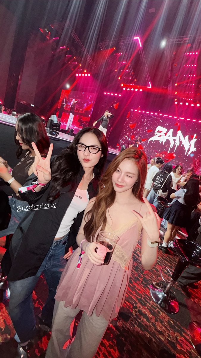 bewchii_'s tweet photo. น้องคนสวยกับพี่คนสวย😍😍

#TKphinyanech
#CharlotteAustin https://t.co/8n2EbUE8QK