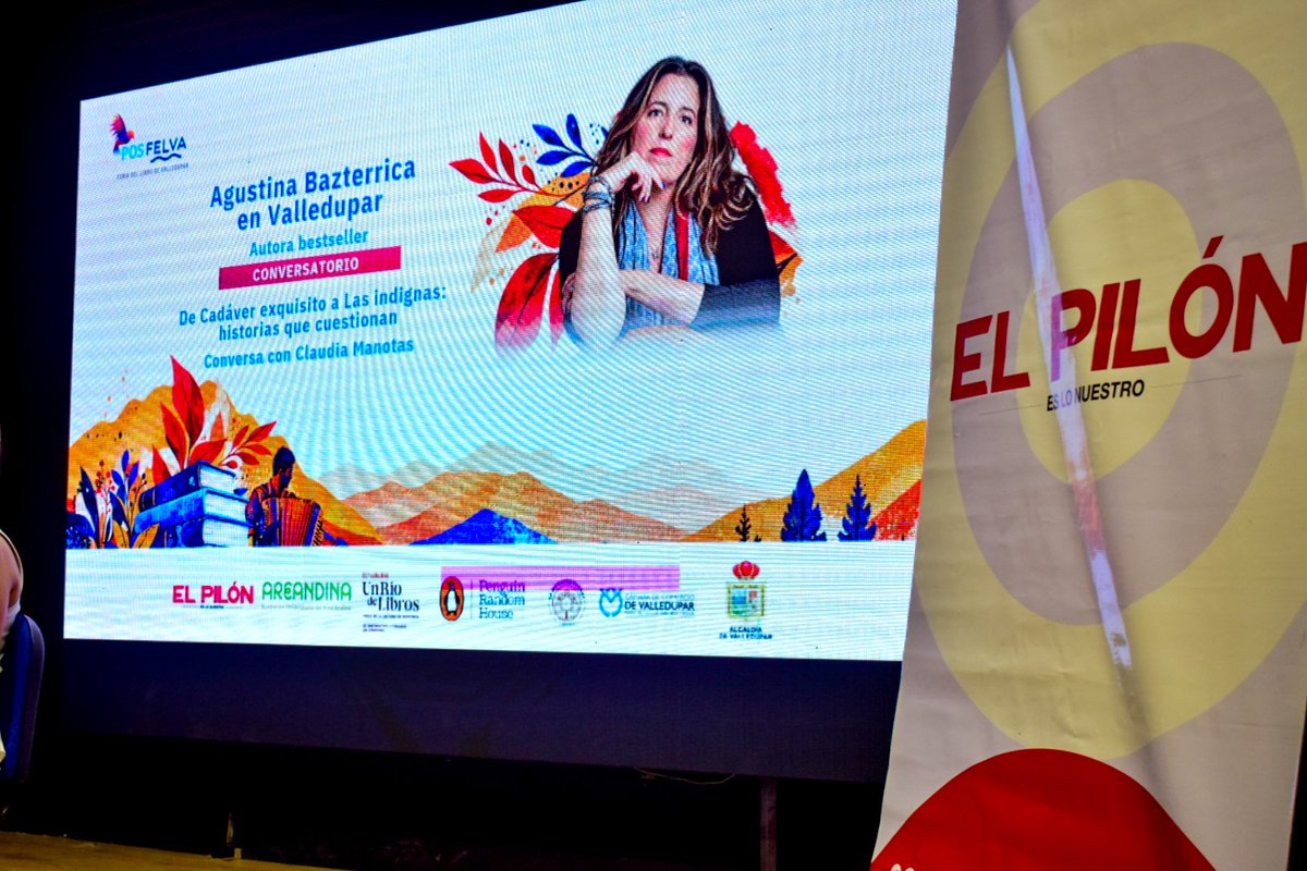 El_Pilon's tweet photo. #Cultura🤩👏🏼 Con el auditorio lleno, Agustina Bazterrica abrió el PosFelva en Valledupar

La escritora argentina, autora de Cadáver exquisito, se encontró con cientos de lectores vallenatos en la apertura del PosFelva 2026, donde conversó sobre el feminismo, la violencia contra las mujeres y el poder del lenguaje. Durante el diálogo, explicó cómo nacieron algunas de sus novelas, defendió la capacidad de la literatura para generar reflexión y adelantó detalles de su próximo libro, una distopía ambientada en Buenos Aires.

La programación continuará del 28 al 30 de octubre con los escritores Orlando Oliveros Acosta, Simón Posada Tamayo y Fernando Gómez Echeverri, quienes abordarán la obra de Gabriel García Márquez, los retos del periodismo frente a la inteligencia artificial y las historias detrás del arte colombiano. La agenda también incluye la premiación del concurso estudiantil «Leer es nuestro cuento», una muestra editorial y un trueque de libros. Las actividades serán de entrada libre.