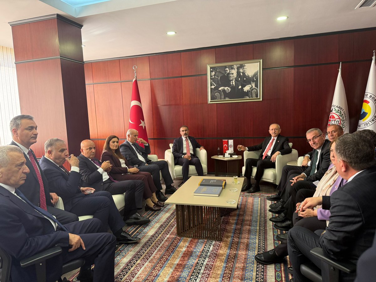 muslimsarichp's tweet photo. Genel Başkanımız Sayın Kemal Kılıçdaroğlu ile birlikte Gaziantep Esnaf ve Sanatkârlar Odaları, Gaziantep Ticaret Odası ve Gaziantep Sanayi Odası’nı ziyaret ettik.

Ziyaretlerimizde esnafımızın, sanayicilerimizin ve iş dünyasının sorunlarını konuştuk. Üretim ve istihdama ilişkin gelişmeleri değerlendirdik.