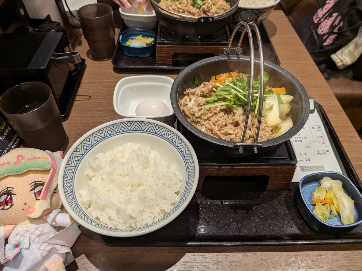 gohan_445's tweet photo. 夜飯@吉野家
牛すき鍋膳 https://t.co/LVBg4wPBsY