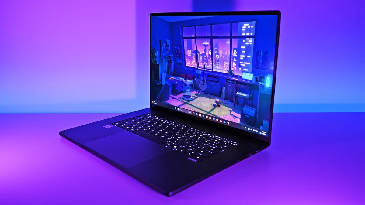 Daniel_Rubino's tweet photo. @ASUS It's also really good-looking (and has some of the best thermals, which is wild considering how thin/light it is). https://t.co/IKBtIi9SgN