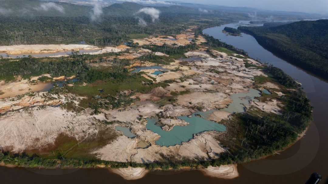 apolitikoyt's tweet photo. “El amor por la naturaleza”

Dice la pirata del Caribe que lleva años destruyendo el Orinoco y traficando oro por el mundo. https://t.co/ma0I1tPIjI