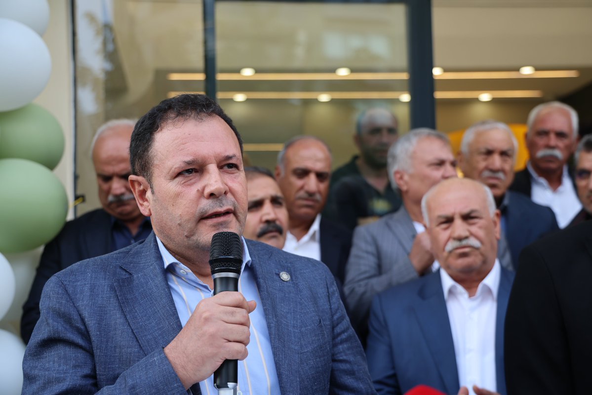mdoganyetim's tweet photo. Diş Hekimi Abdullah Yetim’in Diş Kliniği açılış programına il protokolümüzle birlikte katıldık.

Şanlıurfa’mızda ağız ve diş sağlığı alanında hizmet verecek yeni bir kliniğin faaliyete başlamasından memnuniyet duyuyor, hemşehrilerimize hayırlı olmasını temenni ediyorum.

Nazik daveti ve misafirperverliği için Diş Hekimi Abdullah Yetim’e teşekkür ediyor, yeni kliniğinde başarılar diliyorum.

@sanliurfatso  @Abdullahyetim25 @komiteleri @TOBBiletisim @RHisarciklioglu