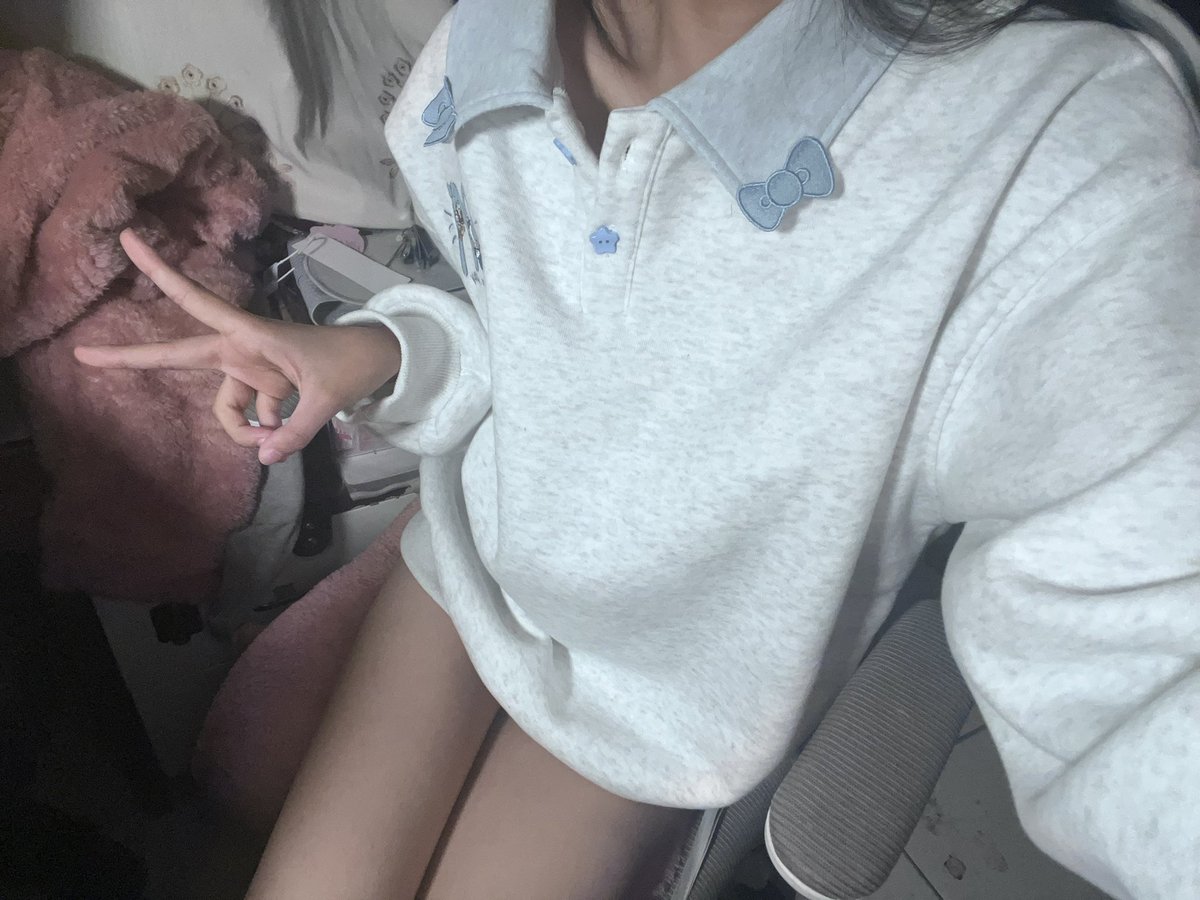 Youlanda28126's tweet photo. 新衣服，怎么样…？#女高中生 https://t.co/6ks91nWTFD