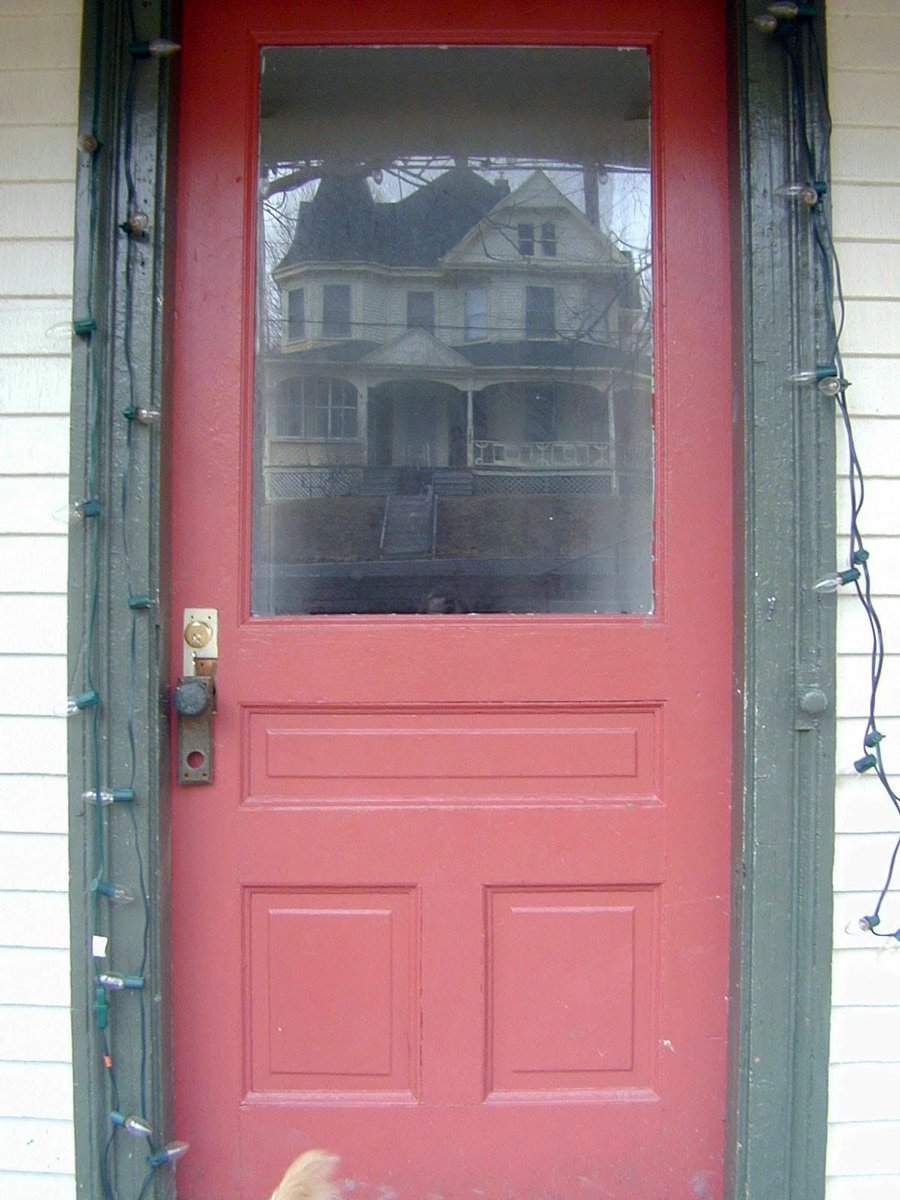 Shrdlu's tweet photo. I saw a dusty window in this photo. Others see ghosts. https://t.co/FezOb7KMuC