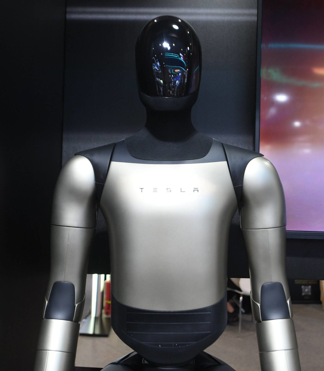 pubity's tweet photo. Elon Musk is creating the Optimus Academy School for Robots.

He's building a place where his Tesla robots can be trained by doing real-life exercises, with Elon comparing training these bots to raising a toddler. https://t.co/FvAUlJSOyI