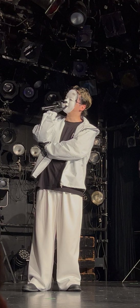 okamesan1461's tweet photo. ダンスがめちゃくちゃかっこよくて、お話がおもしろくて、みんなに優しくてこんなに素敵な推しに出会えて本当に幸せだなあ( *´꒳`* )
大阪両部めちゃくちゃ楽しかった！！！
新木場チケット当たりますように👏🏻👏🏻
絶対行きたいから、神様お願いします🙇🏻‍♀️🙇🏻‍♀️
 #おかめバックトゥーユー
 #おかめさん https://t.co/9xk4ELis9O