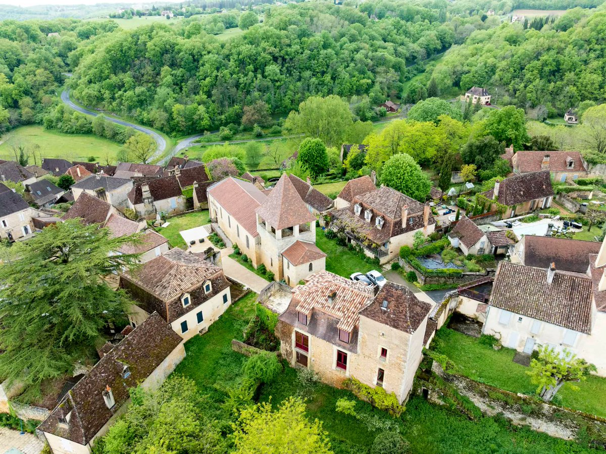 PerseusLeGrand's tweet photo. Chaque jour, je souhaite vous faire découvrir de beaux endroits méconnus. 

Aujourd'hui, je commence par le petit village de Limeuil,  en Dordogne. https://t.co/0kcbBg5DGm