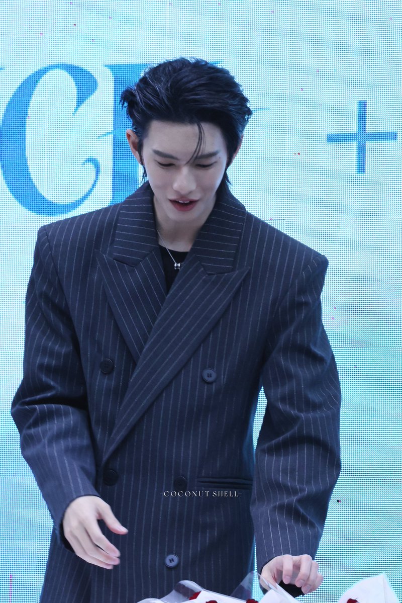 shellofcoco's tweet photo. Whose prince 
#ppoohkt
#poohHoopers 
@ppoohkt https://t.co/HOEhY2Dgw6