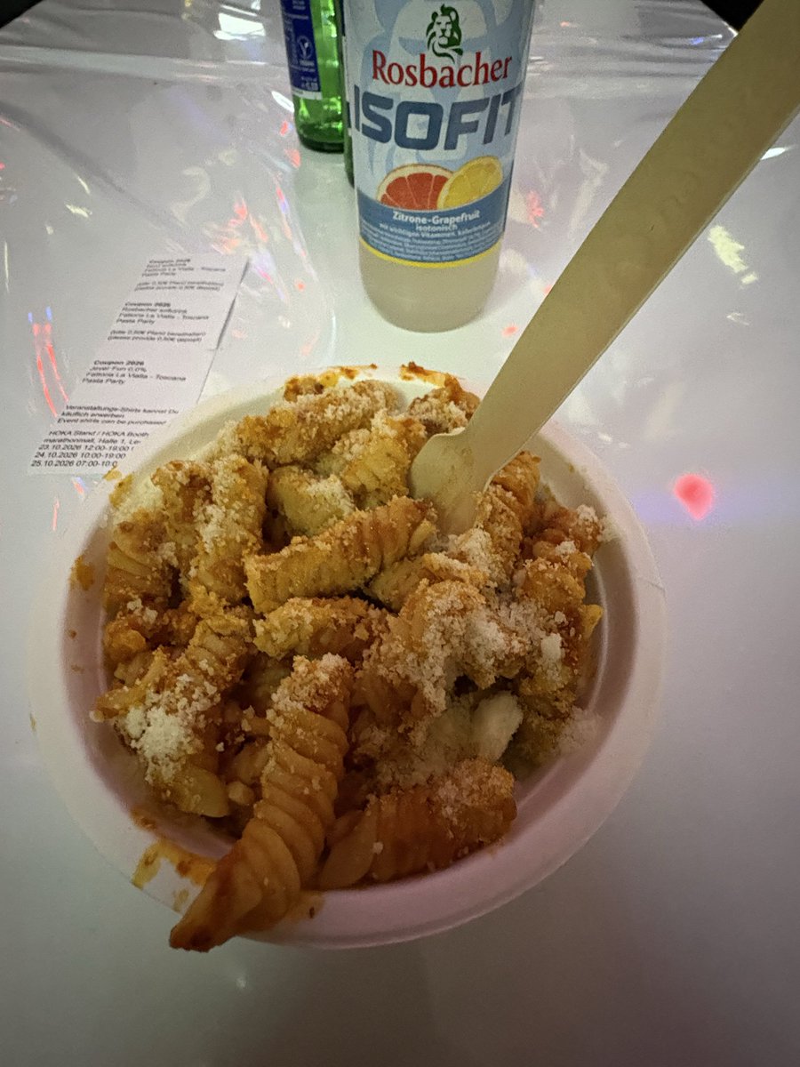 Peter_der_Bayer's tweet photo. Pasta Party ✅ 

Hoffentlich darf ich morgen hier einlaufen…. #runtheskyline 🏃🏻‍♂️‍➡️🌆 https://t.co/xmbEn5rM0p