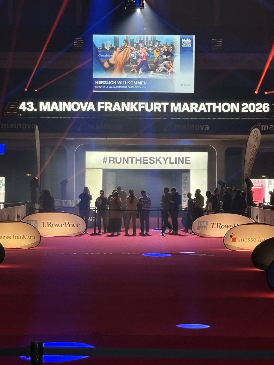 Peter_der_Bayer's tweet photo. Pasta Party ✅ 

Hoffentlich darf ich morgen hier einlaufen…. #runtheskyline 🏃🏻‍♂️‍➡️🌆 https://t.co/xmbEn5rM0p