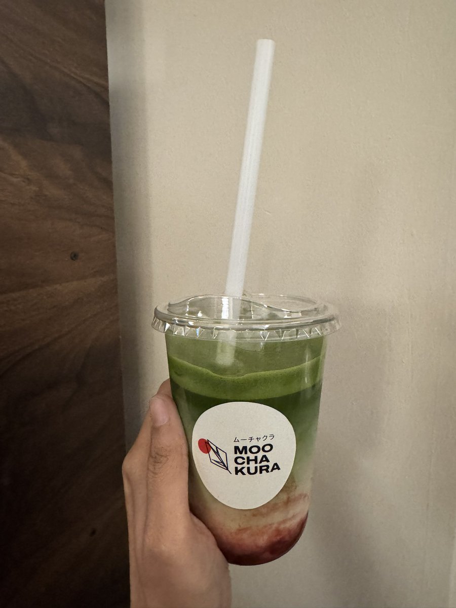 nehau95's tweet photo. spent the evening listening to Natallia Kapylova, a pianist from Belarus, play music spanning three centuries, while sipping on what might be the best strawberry maple matcha i’ve had. 🎹🍓

discovered this lovely little experience through @OfflynLife 🫶

📍 moo cha kura, koramangala