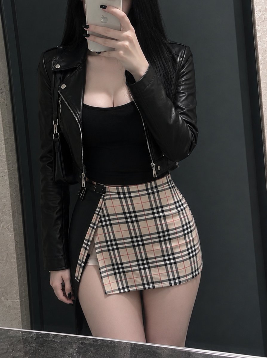 elifbakire's tweet photo. Alışverişe çıkıyorum 2 3 saat olamıcam dm ye bakamadiklarimada dönünce bakıcam elimden geldiğince şimdilik gorusuruzz💋💋 https://t.co/4Ta5ANpK4H