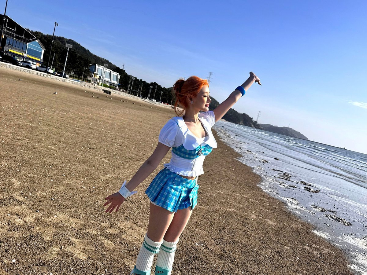 athhenayang's tweet photo. By the sea 🌊 https://t.co/KXTFFUZEKZ
