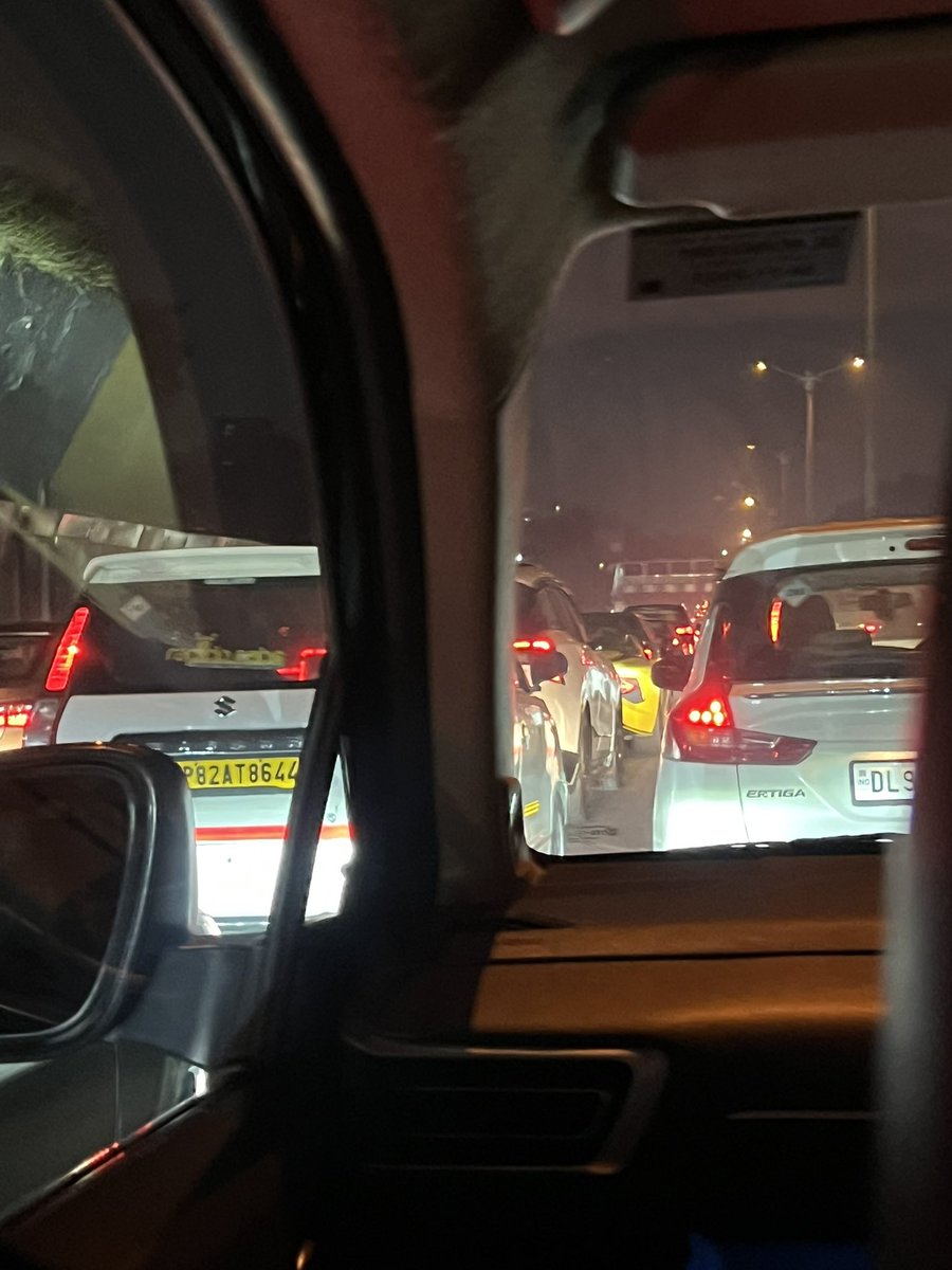 nehagj7's tweet photo. Major chaos at Munirka before Rao Tula ram again due to the market and the cars stopping. This needs a permanent solution @CAQM_Official @dtptraffic so much pollution fumes waste of time https://t.co/sFM4WKTJV9
