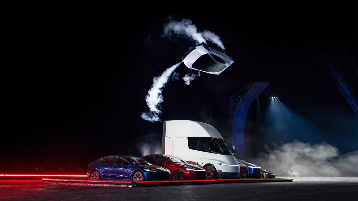 FrunkToTrunk's tweet photo. The Roadster that flew over a Semi is in an LA museum lobby starting today.

Petersen Automotive Museum. Doors open at 10 AM PT, and it stays through Tuesday, Oct 27.

Four days to see a sub-1-second 0-60 car up close. https://t.co/5PgYRiJaxx