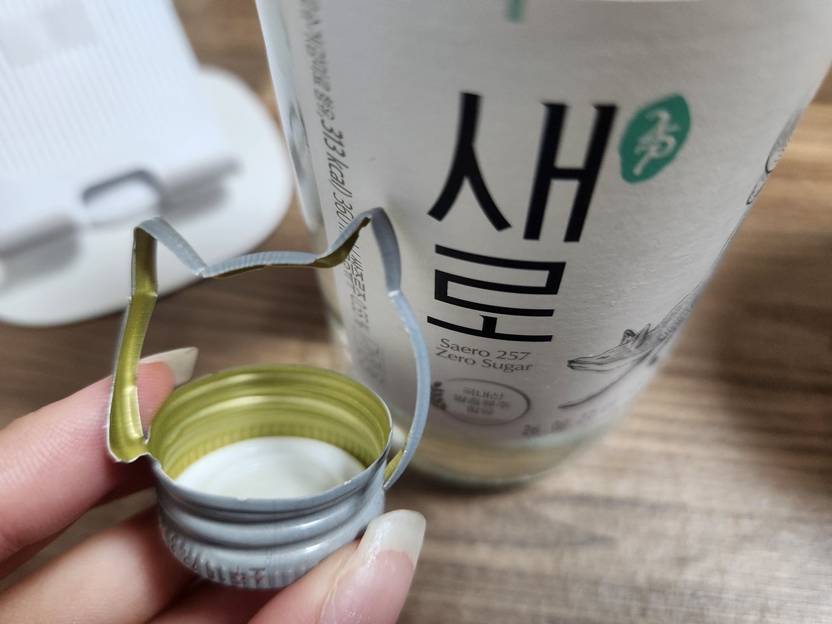 ddio00's tweet photo. 얘들 홍대갈때 나는 혼술한다 https://t.co/y85lxH8f2X