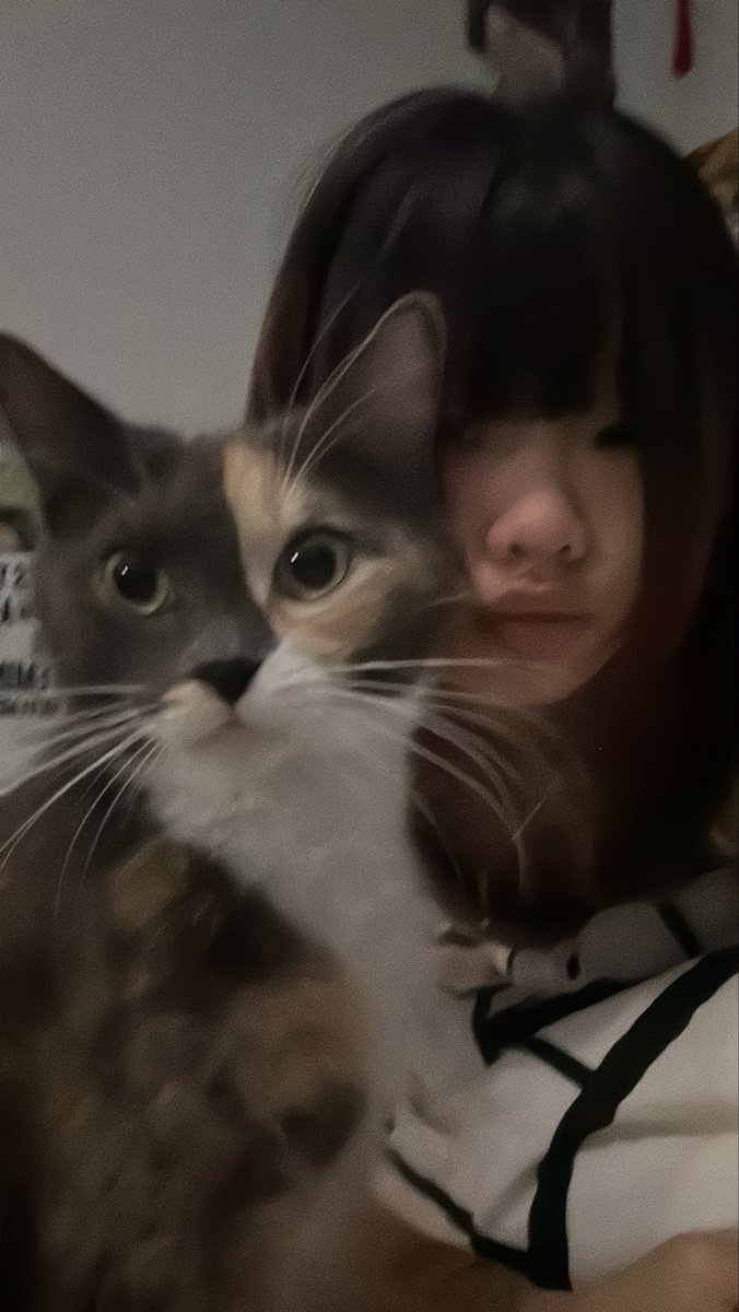 fangzyb1te's tweet photo. me and pichi https://t.co/CqXfiT2veT