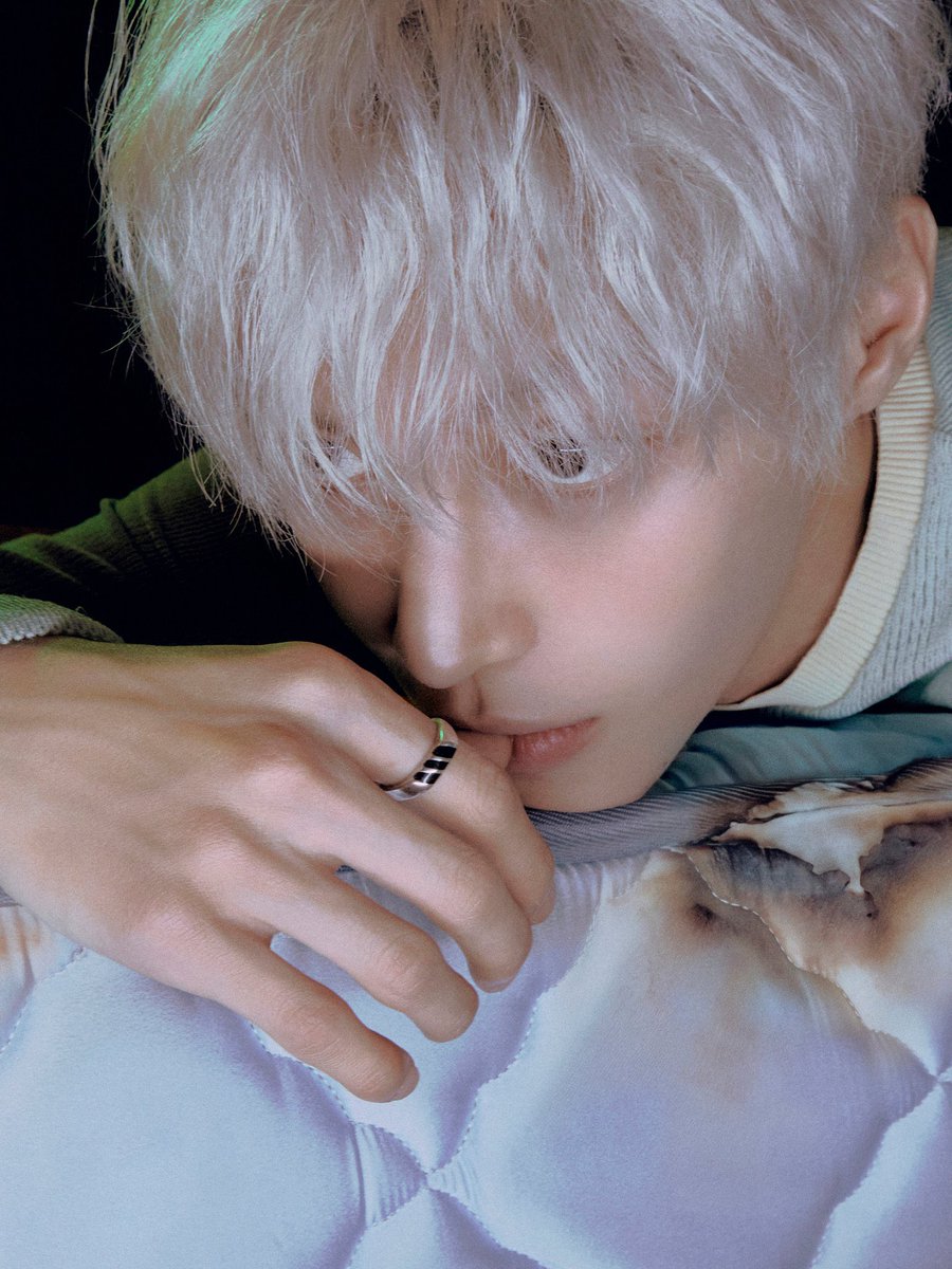 www_binrock's tweet photo. 백금발하니까 인어같기도하고 걍 인외. https://t.co/X6xUoN5vOv