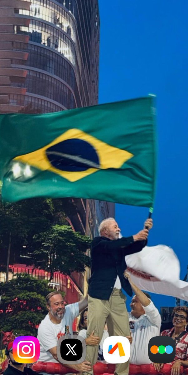 re0fhy's tweet photo. essas eleições mexeu comigo meu deus eu to maluc eu respiro política meu telefone inteiro tem algo relacionado ao lula e eu faço coco pensando no flavio pro coco sair mais fácil porque ele é um nojento escroto https://t.co/0EWEDY8omS
