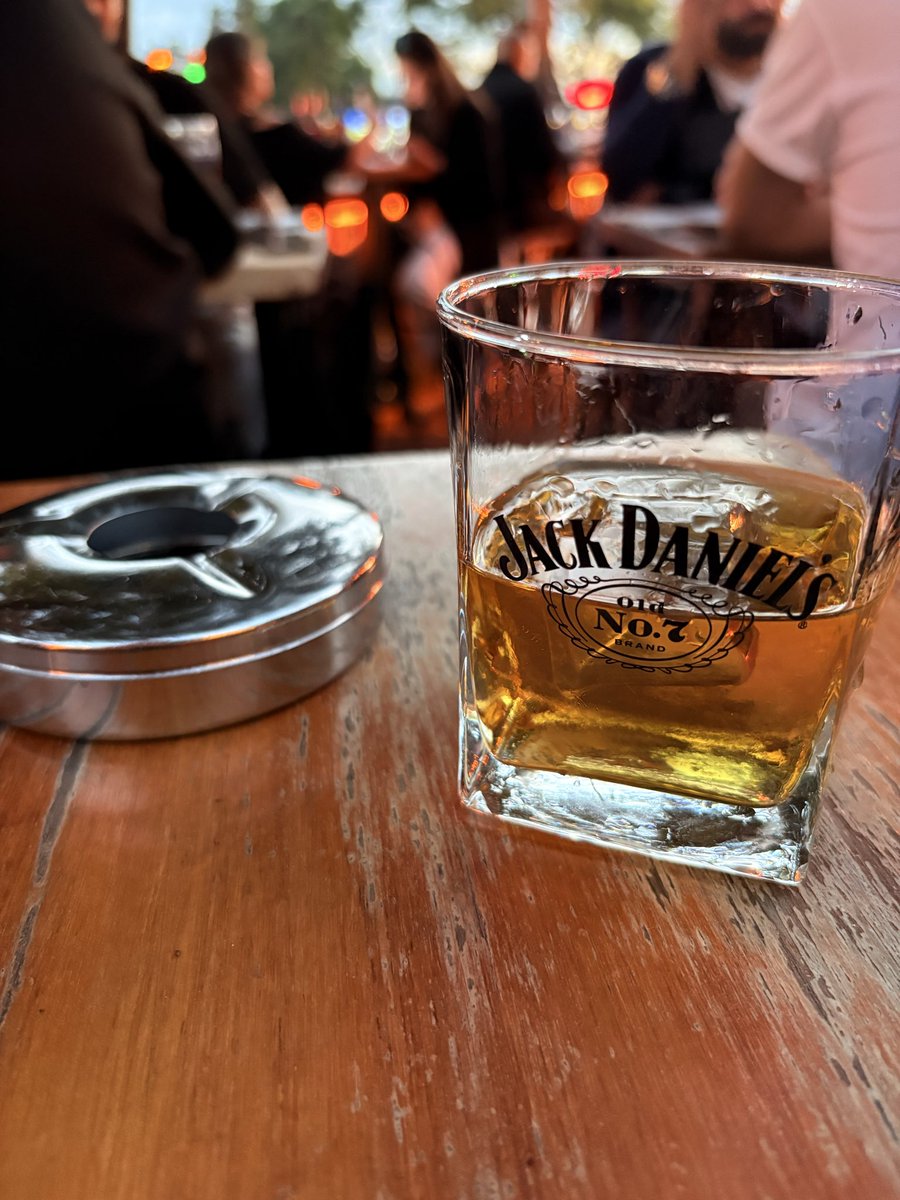 BayPeki's tweet photo. Rakı diye çıktık yola yolda bozulduk. https://t.co/RxFJljBWJo
