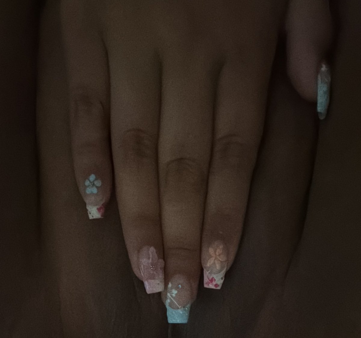 3atmyktty's tweet photo. also look i just got my nails done ( ^ω^ ) ♡ ♡ ♡ https://t.co/XQJ85DxmY0