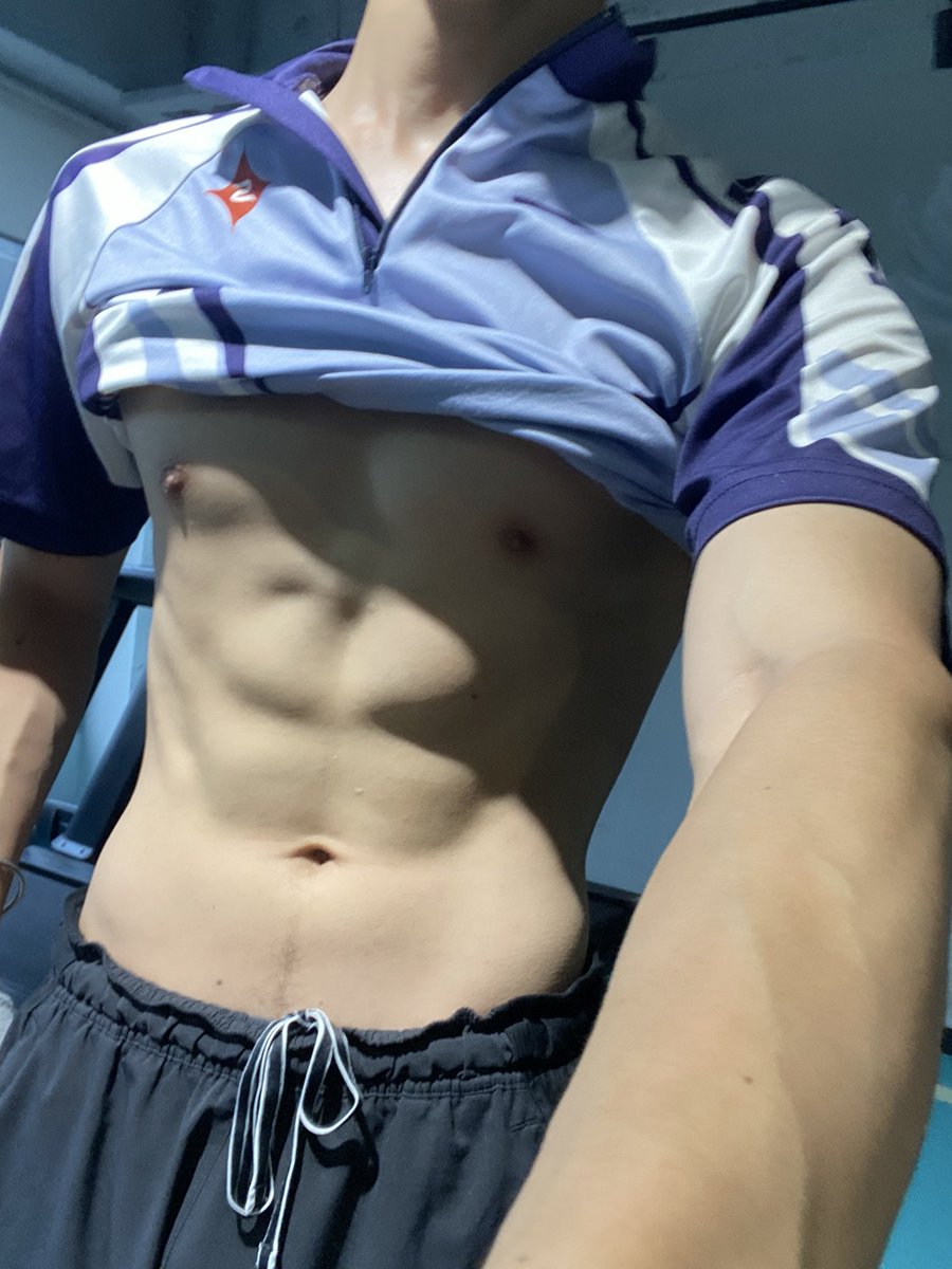 Parksunhao's tweet photo. 早起无氧+轻食=薄肌？
并不太care这个理论，对我来说真正的产出是每天充沛的精力 https://t.co/bFK7Txv8ZG