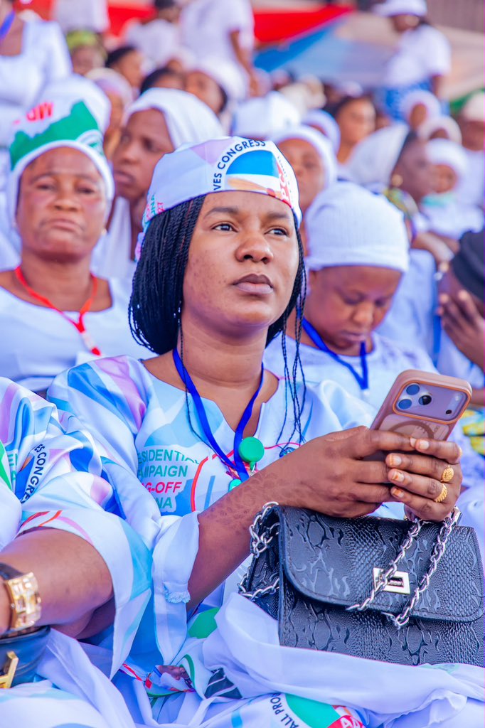 _hafsat_paki's tweet photo. Na we mount here o 🤝😎😎😎
THE KING HERSELF 🤝🤝
#Asiwajuinkaduna 
#Asiwajuinkaduna 
#Asiwajuinkaduna https://t.co/f6Vh2vOdo3