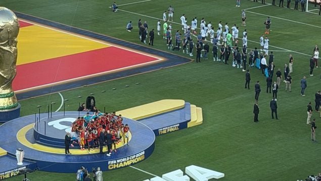 GabrielAraujoES's tweet photo. 🔴 El premio princesa de Asturias dándole la espalda y despreciando en la final del mundial, al país que ahora lo agasaja y le aplaude. 

No aprendemos. 🤦🏻

#Messi https://t.co/owgy5MIBId