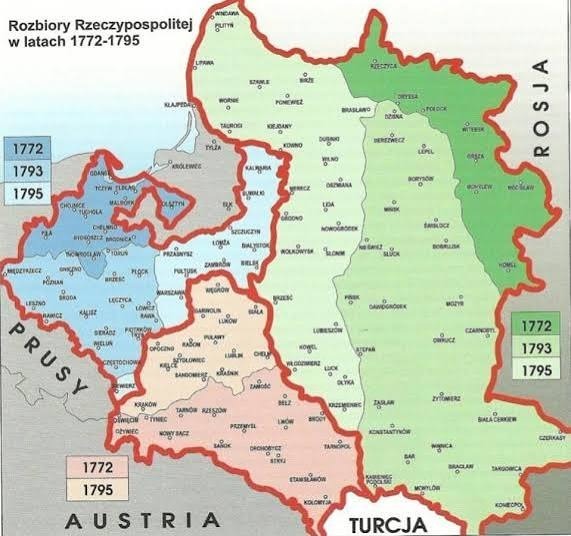 krzysztofbosak's tweet photo. 231 lat temu, 24 października 1795 roku, Rosja, Prusy i Austria przypieczętowały III rozbiór Polski.

Nie oddaliśmy wolności bez walki. Przeciwnie. Walczyliśmy mężnie i do końca. Była to jednak walka skazana na porażkę wobec miażdżącej przewagi wrogów i niekorzystnej sytuacji międzynarodowej.

Przywykliśmy większość odpowiedzialności za rozbiory zrzucać na państwa zaborcze, które siłą i wbrew prawu wymazały nas z mapy Europy. Jednak upadek potężnego niegdyś państwa poprzedziły dekady osłabiania władzy państwowej, paraliż ustrojowy, zaniedbania w rozwoju armii, rozkład finansów publicznych oraz zdrada części elit, które własne interesy przedkładały nad dobro wspólne. Słabości te wykorzystywały i pogłębiały sąsiednie mocarstwa, ingerując w polskie sprawy bezpośrednio lub poprzez podporządkowane sobie elity. Gdy podjęto próbę naprawy państwa, znalazły się środowiska gotowe szukać pomocy przeciwko własnej ojczy��nie u obcych.

III rozbiór zamyka w dziejach naszej państwowości okres, który daje zarówno powody do dumy, jak i do głębokiej refleksji. Wiemy, że państwo chcące istnieć i prowadzić niezależną politykę wymaga roztropnego i zdeterminowanego rządu, silnej armii, sprawnych instytucji, zdrowej gospodarki i elit politycznych zdolnych przedkładać interes państwa nad własne korzyści i oczekiwania obcych stolic. Wówczas tego wszystkiego zabrakło. 

Wyciągnijmy wnioski z tej smutnej rocznicy. Liczne podobieństwa naszej dzisiejszej rzeczywistości do czasu przed rozbiorami niech będą dla nas przestrogą.