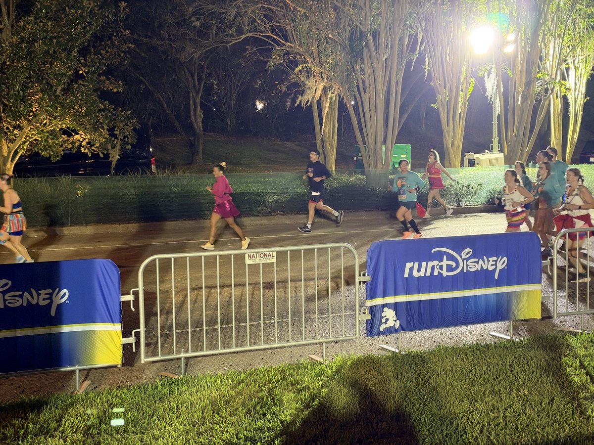 Cheeksadam's tweet photo. Let’s go runnners! But more importantly let’s go @Jodicab22!!! https://t.co/270OAQNogh