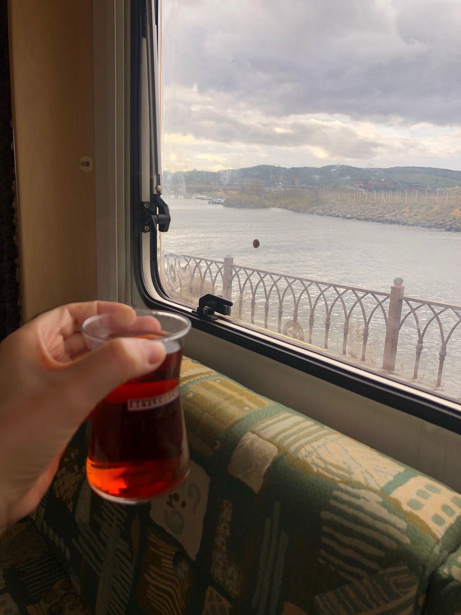glsmuzer's tweet photo. bu bünye yine Riva’da kız kıza karavan kamp istiyor acil çok acil https://t.co/mcdcjZ71wE
