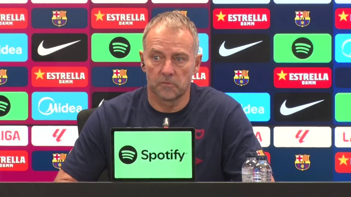 Forca_Fcb's tweet photo. ❓حققتم تسعة انتصارات متتالية في الدوري، والجميع يشيد بطريقة لعبكم. غدًا يمكنكم توسيع الفارق مع مدريد إلى تسع نقاط. هل تخشى أن تجعل هذه الأجواء، واعتبار برشلونة المرشح الأوفر حظًا، لاعبيك يعتقدون أنهم فازوا بالمباراة قبل خوضها

🎙️ هانزي فليك: لا. الكلاسيكو مباراة مختلفة تمامًا 

أعتقد أنه أفضل ما يمكن أن تقدمه كرة القدم

أنظار الجميع تتجه نحو هذه المواجهة، فهناك ملايين الأشخاص من ثقافات وأجيال مختلفة يجتمعون لمشاهدتها

إنه أمر مذهل حقًا

في النهاية، الفوز يمنحك ثلاث نقاط فقط، لكن الكلاسيكو يعني أكثر من ذلك بكثير 

إنه أمر رائع بالنسبة لي أن أكون جزءًا من هذه المناسبة

أعتقد أن جميع المعنيين بهذه المباراة، وكل فرد في فريقي، يعرف جيدًا الطريقة التي نريد اللعب بها، وهذا هو الأهم

أعتقد أننا مستعدون، ولدي ثقة كبيرة في فريقي، وأنا مقتنع تمامًا بذلك