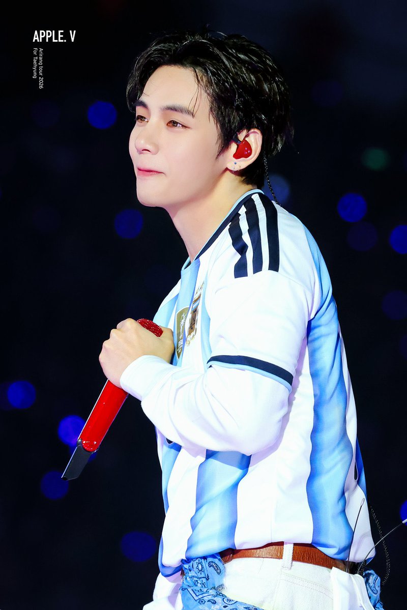 that_girl_heidV's tweet photo. KIM TAEHYUNG GOING VIRAL AMONG ARGENTINIAN LOCALS FOR THE 2ND TIME. 

— Thread. https://t.co/KO4Fbaqal7