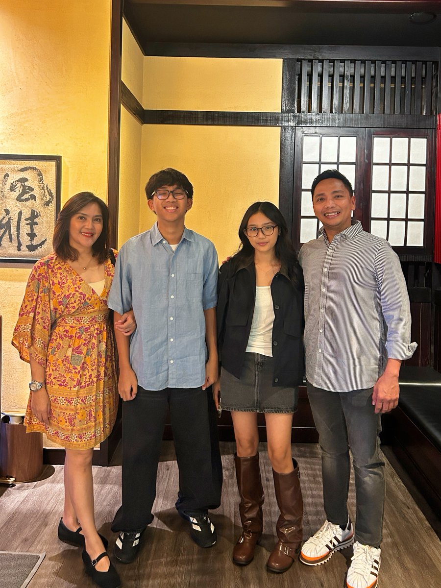 BrunaMaxibyte's tweet photo. Rangkaian ulang tahun anak lanang. Alhamdulillah bisa lengkap. Happy 15th birthday, @tibs. Adit tetap menggemaskan, makin dewasa, dan belajar berkompromi. Panjang umur, sehat, lancar sekolah, raih cita-cita, selalu dalam lindungan Allah SWT. Aamiin. https://t.co/MkKtL9vHgl