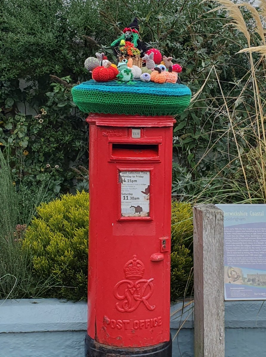 TommyGannon2904's tweet photo. Halloween themed postbox in Coldingham.
#postboxsaturday https://t.co/rcPQMAlf0S