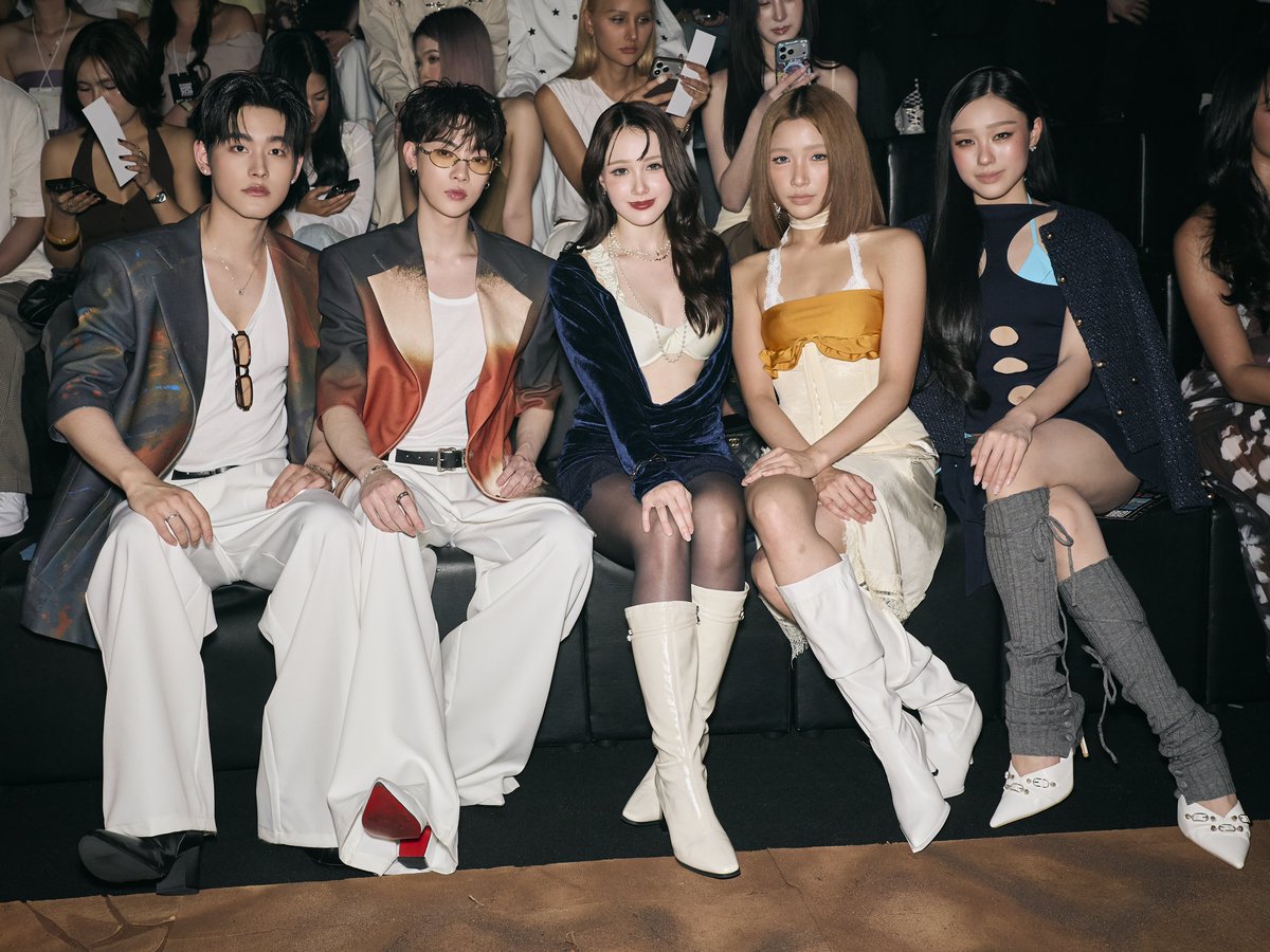 DomundiTV's tweet photo. ขอขอบคุณ @ELLEThailand และ @iconsiam รวมถึงแบรนด์ ANGELYS BALEK ที่ให้เกียรติ “คอปเปอร์” @Copper_phrt16 และ “ฟีฟ่า” @Fifa_thanut  ได้มาร่วมชมโชว์ในงาน ELLE FASHION WEEK 2026 นะคะ 🥰 

ขอขอบคุณแฟน ๆ ทุกคนที่มาเจอกัน รวมถึงแฟน ๆ ที่ส่งกำลังใจมาให้ทั้งสองคนด้วยนะคะ 🫶🏻✨

COPPERFIFA ANGELYS BALEK EFW26
#CopperFifaatEFW26ICONSIAM