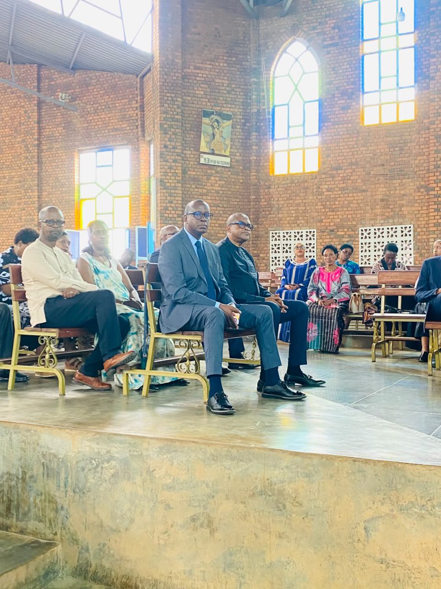 pacis_tv's tweet photo. Nigitambo cya Misa kiri guturwa n’Umwepisikopi wa Diyosezi ya BUTARE uri mu kiruhuko cy'izabukuru Mgr PHILIPPE RUKAMBA kitabiriwe n'abanyacyubahiro batandukanye barimo @DrBizimana @mariya_yohana n'abandi batandukanye.@rbarwanda @rwandartcouncil https://t.co/tvud0nY92y