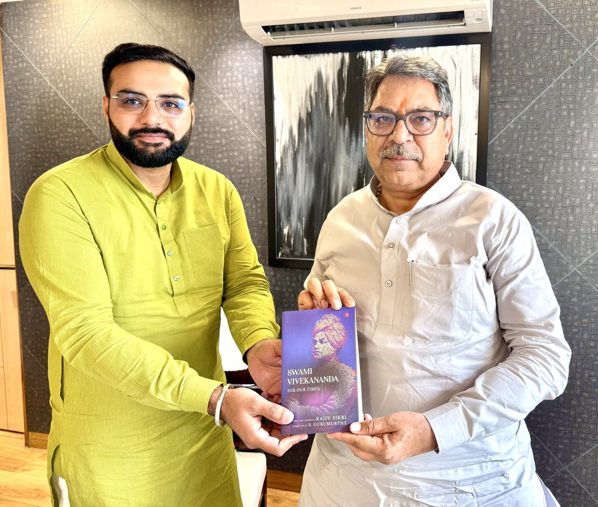 sunitpahal26's tweet photo. माननीय राज्यसभा सांसद एवं भारतीय जनता पार्टी के राष्ट्रीय महामंत्री श्री Dr Satish Poonia  जी को जन्मदिवस की हार्दिक बधाई एवं शुभकामनाएँ। 💐 
ईश्वर से आपके उत्तम स्वास्थ्य एवं दीर्घायु जीवन की मंगलकामना करते हैं 🙏🙏
@DrSatishPoonia https://t.co/7Sc4BKicbc