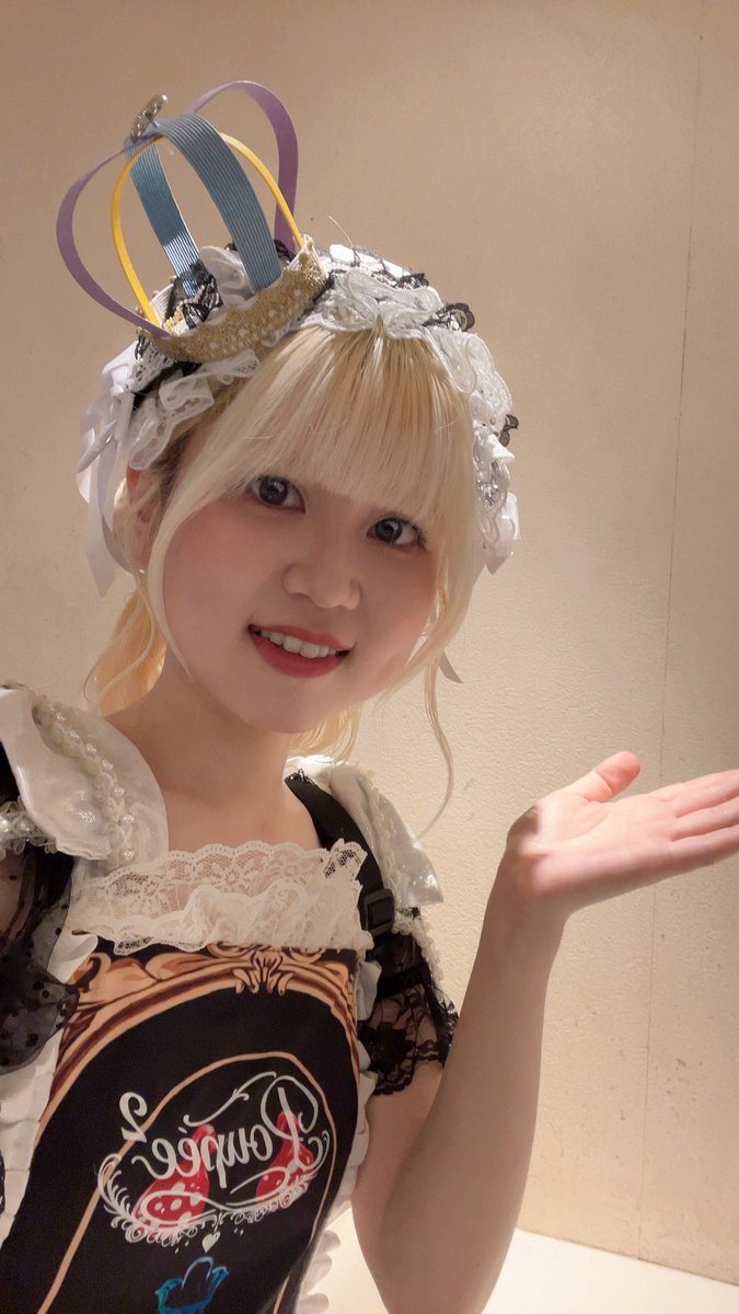 mayo_orhane's tweet photo. 本日はZirco Tokyoさんでのライブありがとうございました🐑❕

この紹介ポーズも板についてきました🫧
なにを紹介しているのでしょうか
(めいちゃんとのツーショットでしてるポーズは「海と真珠ポーズ」です⚪️⚪️)

明日はハロウィン撮影会❕
いっぱい紹介しよ〜〜っと🐏🐏⸒⸒ https://t.co/a8rvf5mpzR