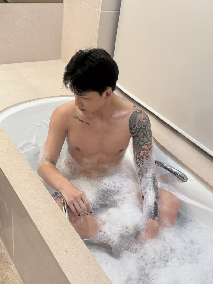 HaooLouis tweet picture